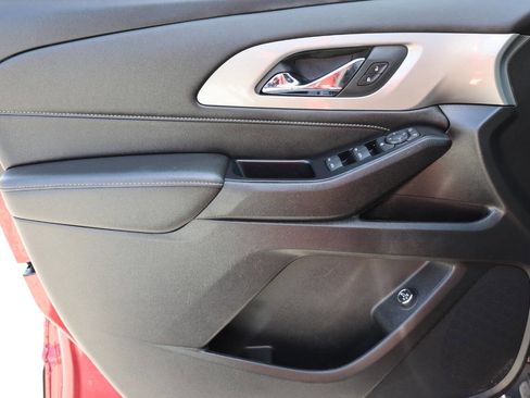 Used 2023 Chevrolet Traverse LT image 12