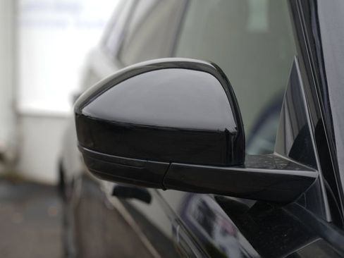 Used 2021 Land Rover Range Rover Velar R-Dynamic S image 11