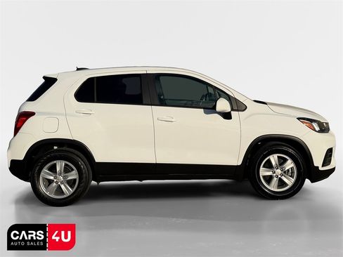 Used 2021 Chevrolet Trax LS w/ Tint and Cruise Package image 8