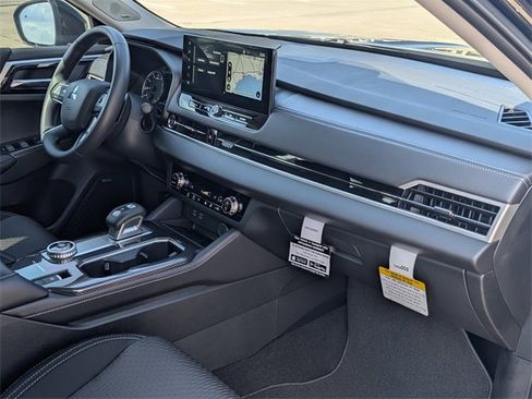 New 2025 Mitsubishi Outlander ES image 28