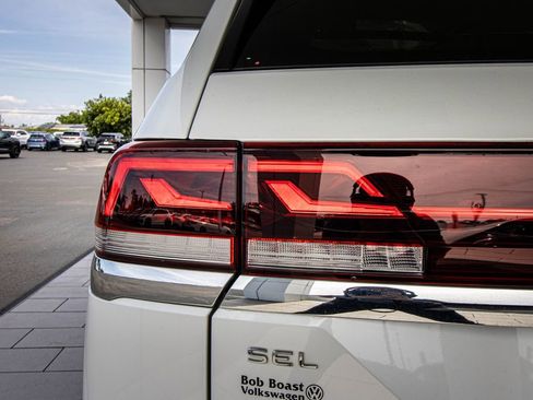 Used 2024 Volkswagen Atlas SEL Premium R-Line AWD/4WD image 13