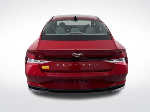 Used 2021 Hyundai Elantra SEL FWD image 2