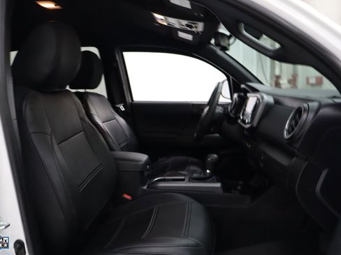 Used 2023 Toyota Tacoma TRD Off-Road w/ Technology Package image 30