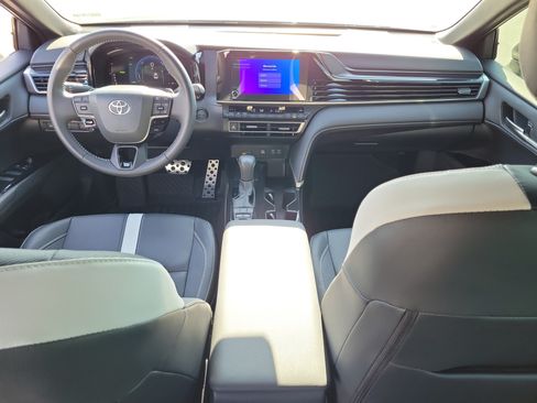 Used 2025 Toyota Camry LE FWD image 15
