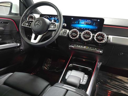 Used 2023 Mercedes-Benz GLB 250 4MATIC image 11