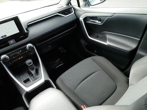 Certified 2025 Toyota RAV4 XLE AWD/4WD image 11
