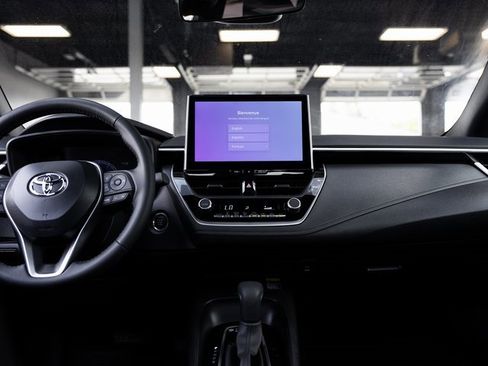 Certified 2025 Toyota Corolla SE w/ SE Premium Package image 20