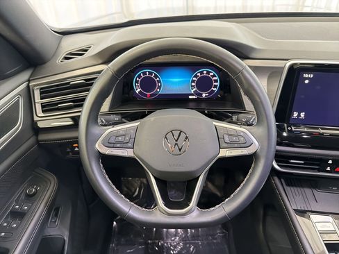Used 2025 Volkswagen Atlas Cross Sport SE FWD image 17