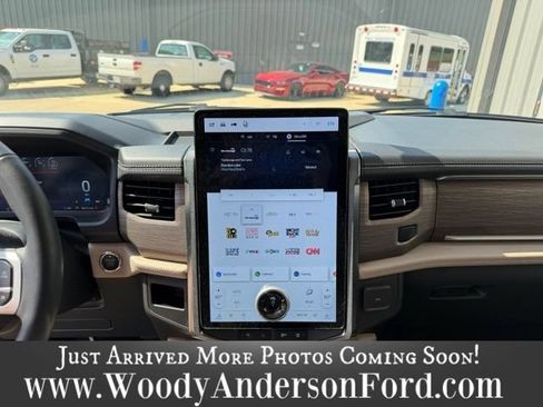 Used 2024 Ford Expedition Max Limited RWD image 12