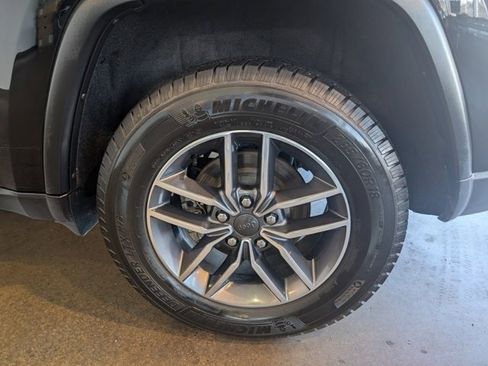 Used 2020 Jeep Grand Cherokee Limited w/ Premium Lighting Group image 9