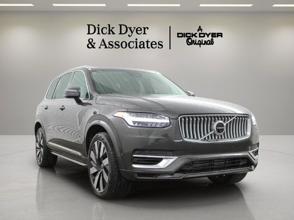 Used 2023 Volvo XC90 T8 Ultimate w/ Protection Package Premier AWD/4WD image 3