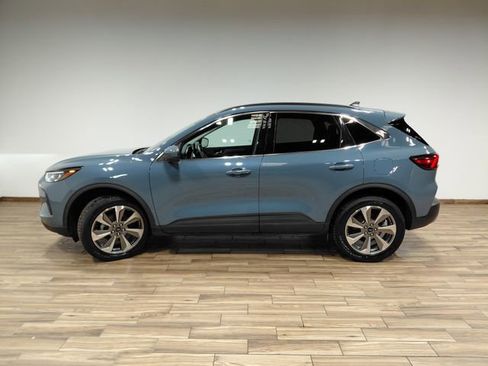 Used 2025 Ford Escape Platinum AWD/4WD image 18