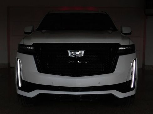 Used 2024 Cadillac Escalade ESV Sport w/ LPO, ONYX Package image 15