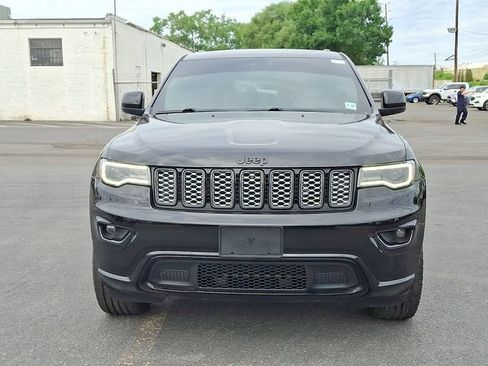 Used 2022 Jeep Grand Cherokee Laredo X AWD/4WD image 2
