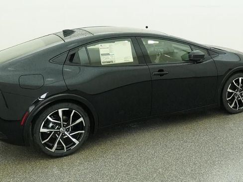 New 2026 Toyota Prius Plug-In Hybrid FWD image 10