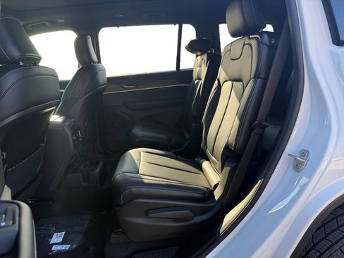 New 2025 Jeep Grand Cherokee L Limited w/ Luxury Tech Group II image 13