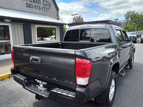 Used 2017 Toyota Tacoma SR5 w/ Tow Package AWD/4WD image 9