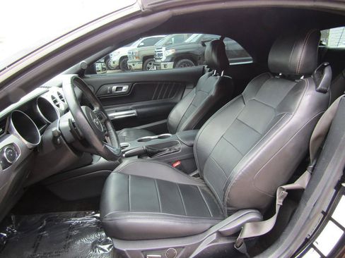 Used 2018 Ford Mustang Premium RWD image 10
