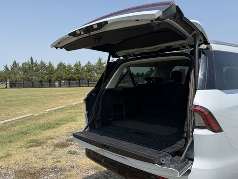 Used 2025 Lincoln Navigator L Reserve AWD/4WD image 5
