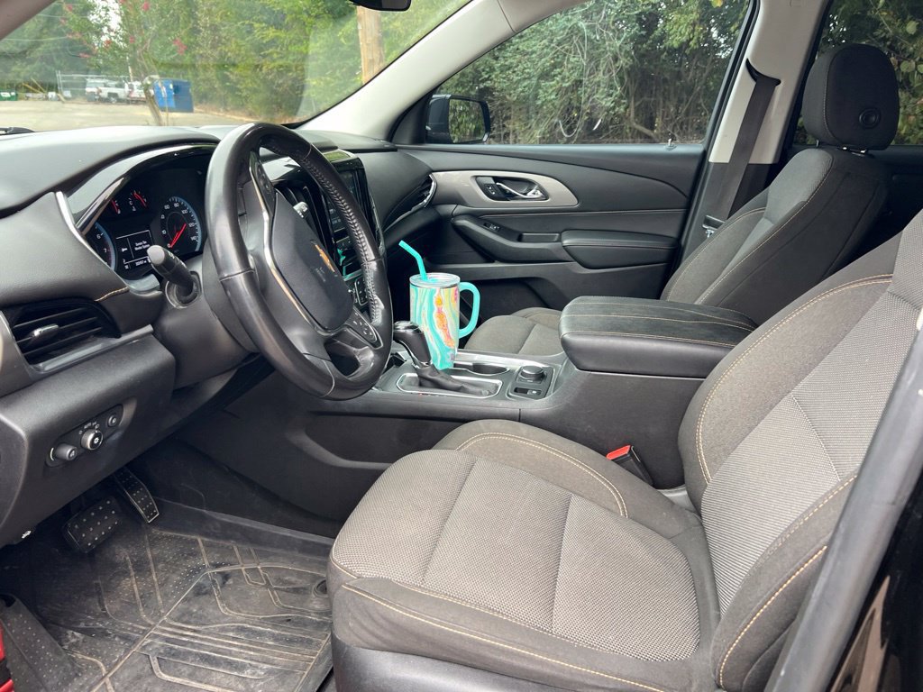 Used 2019 Chevrolet Traverse LT w/ LPO, Blackout Package FWD image 3