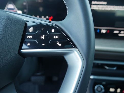 Used 2025 Audi Q5 Premium w/ Convenience Package image 41