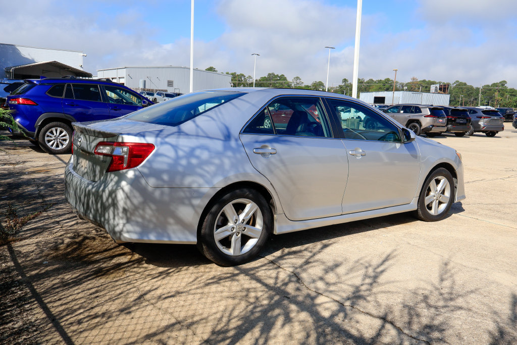 Used 2013 Toyota Camry SE FWD image 5