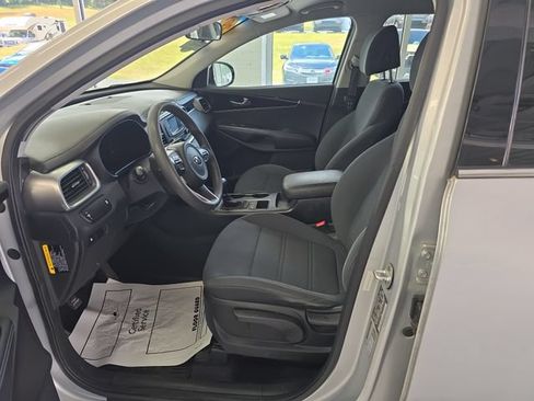 Used 2017 Kia Sorento FWD image 13