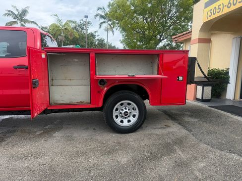 Used 2017 GMC Sierra 3500 4x4 Crew Cab w/ Snow Plow Prep Package image 8