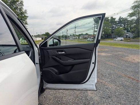 Used 2024 Nissan Rogue SV FWD image 13