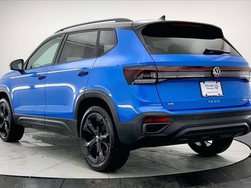 Used 2025 Volkswagen Taos SE image 12