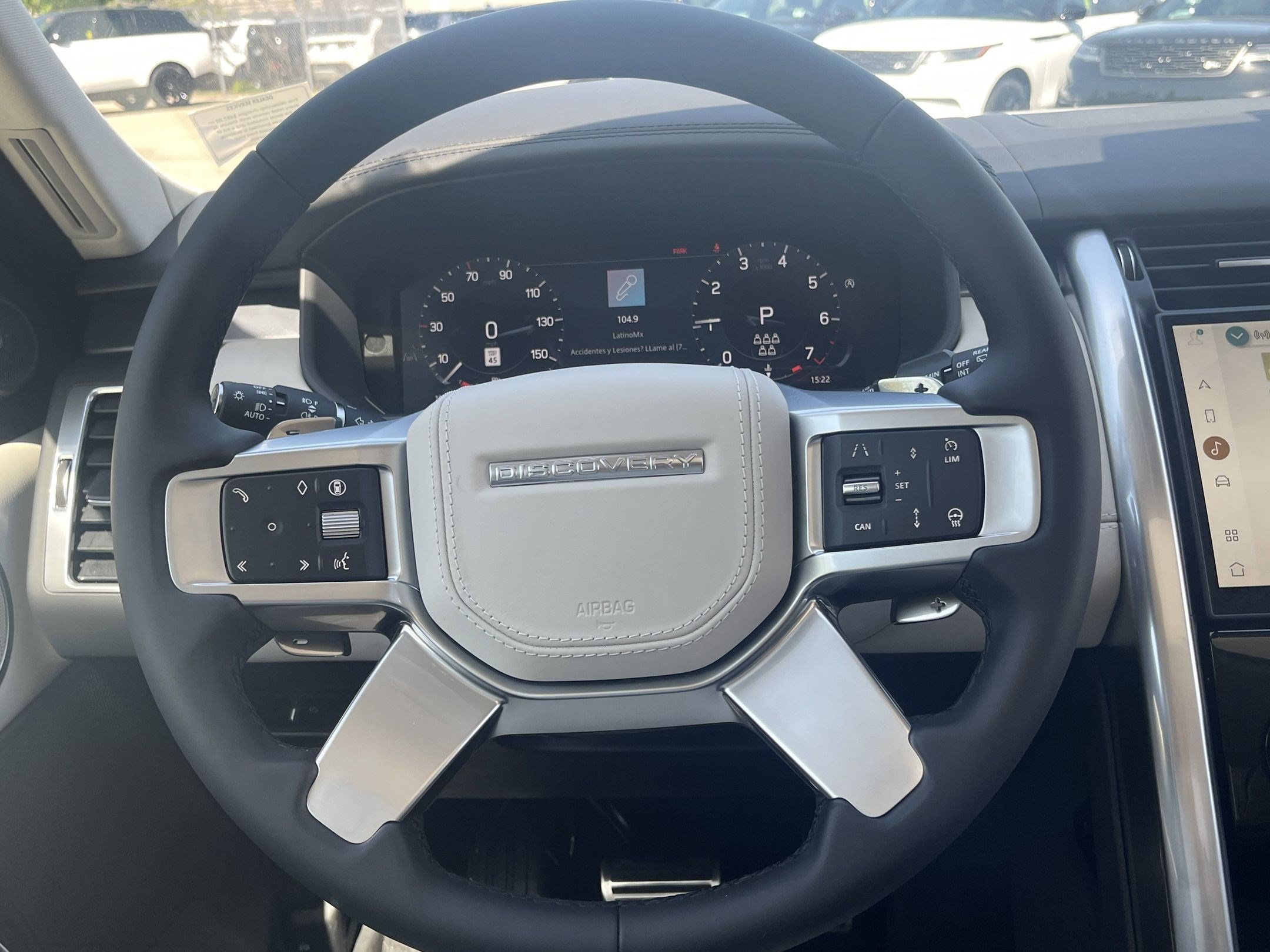 Used 2025 Land Rover Discovery Metropolitan Edition AWD/4WD image 15