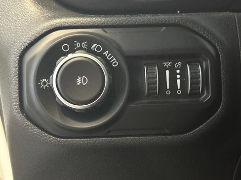 Used 2020 Jeep Wrangler Unlimited Sahara AWD/4WD image 19