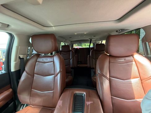 Used 2018 Cadillac Escalade ESV Luxury RWD image 18