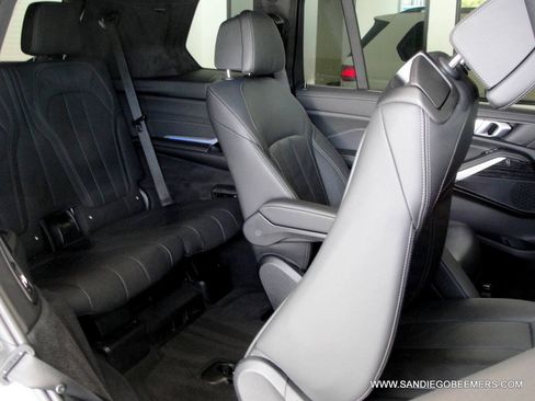 Used 2022 BMW X7 xDrive40i w/ M Sport Package AWD/4WD image 51