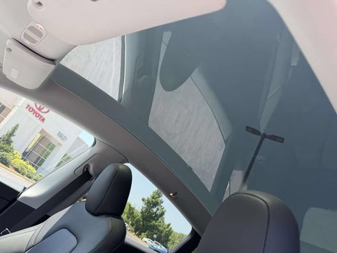 Used 2024 Tesla Model Y Performance AWD/4WD image 18