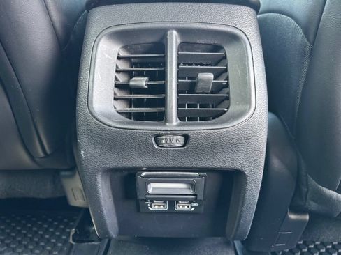 Used 2019 Jeep Cherokee Latitude Plus w/ Cold Weather Group AWD/4WD image 26
