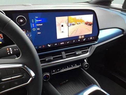 New 2026 Chevrolet Equinox EV LT image 23