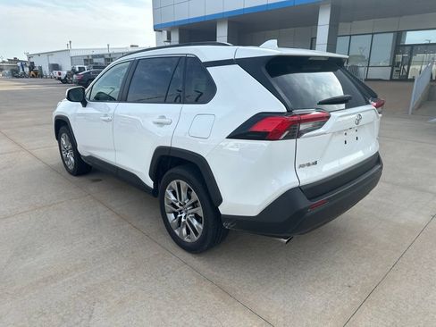 Used 2019 Toyota RAV4 XLE Premium FWD image 30