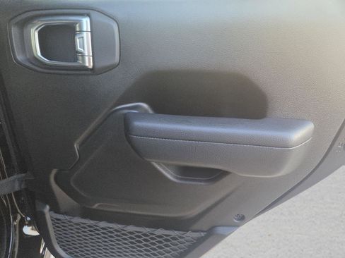 Used 2025 Jeep Wrangler Willys image 30