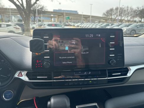 Used 2022 Toyota Sienna LE image 4