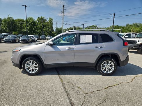 Used 2017 Jeep Cherokee Latitude w/ Comfort/Convenience Group AWD/4WD image 4