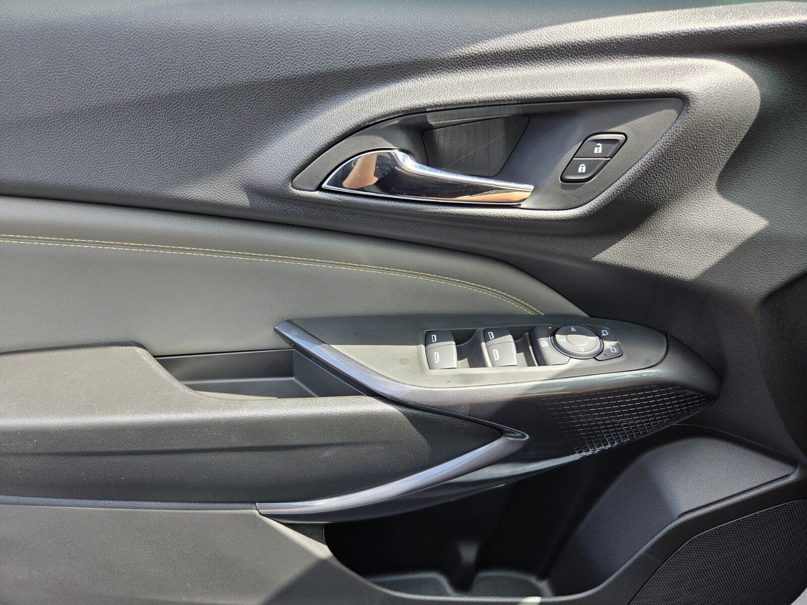 New 2026 Chevrolet Trax ACTIV w/ Sunroof Package FWD image 11