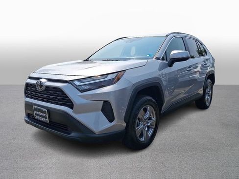Used 2025 Toyota RAV4 XLE AWD/4WD image 1