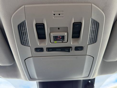 Used 2021 Toyota Highlander XLE image 33