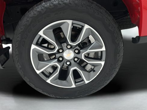 Used 2024 Chevrolet Silverado 1500 LT AWD/4WD image 10