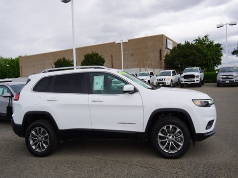 Used 2019 Jeep Cherokee Latitude Plus w/ Comfort/Convenience Group AWD/4WD image 4