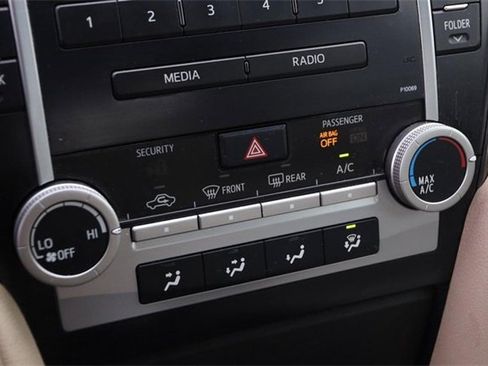 Used 2012 Toyota Camry L image 13