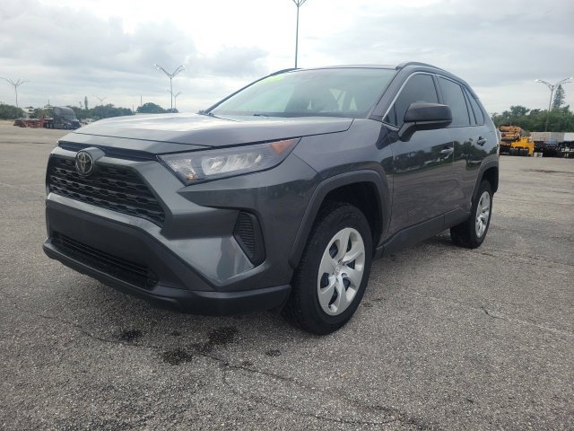 Used 2021 Toyota RAV4 LE FWD image 2
