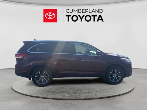 Used 2019 Toyota Highlander XLE FWD image 6