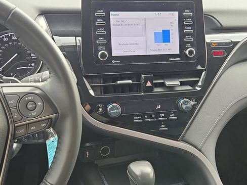 Used 2024 Toyota Camry SE image 25